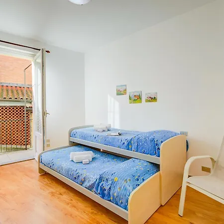 La Casa Di Maddalena Stresa Centre: 2 Bed, 2 Bath, Balconies - Happy Rentals *