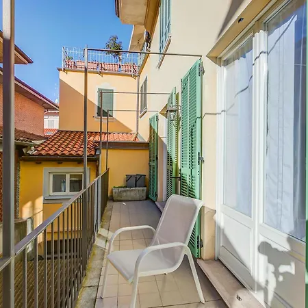 La Casa Di Maddalena Stresa Centre: 2 Bed, 2 Bath, Balconies - Happy Rentals *