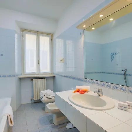 La Casa Di Maddalena Stresa Centre: 2 Bed, 2 Bath, Balconies - Happy Rentals Apartman *