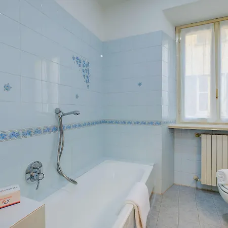 La Casa Di Maddalena Stresa Centre: 2 Bed, 2 Bath, Balconies - Happy Rentals * Stresa