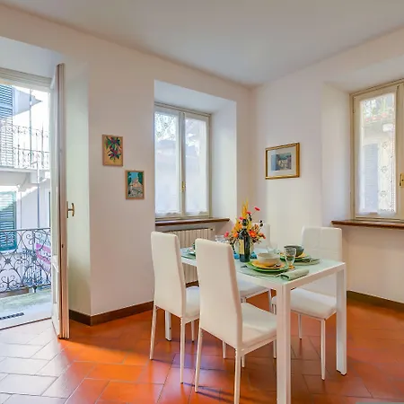 Apartman La Casa Di Maddalena Stresa Centre: 2 Bed, 2 Bath, Balconies - Happy Rentals