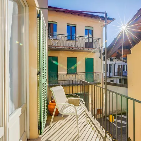 Apartman La Casa Di Maddalena Stresa Centre: 2 Bed, 2 Bath, Balconies - Happy Rentals Stresa