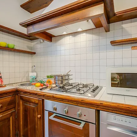 La Casa Di Maddalena Stresa Centre: 2 Bed, 2 Bath, Balconies - Happy Rentals *