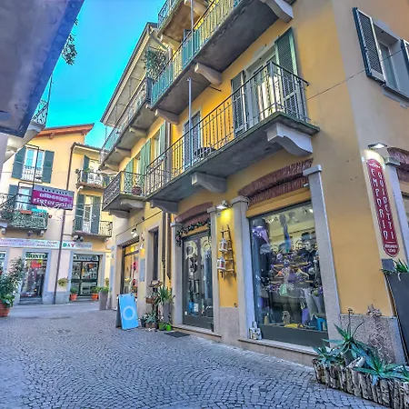 La Casa Di Maddalena Stresa Centre: 2 Bed, 2 Bath, Balconies - Happy Rentals Stresa