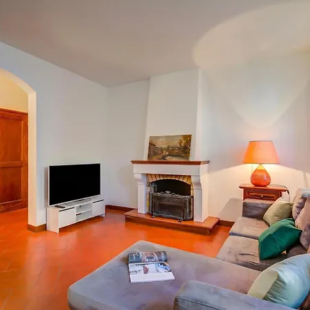 La Casa Di Maddalena Stresa Centre: 2 Bed, 2 Bath, Balconies - Happy Rentals